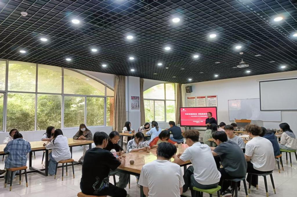 教育与艺术学院开展劳动教育月主题活动