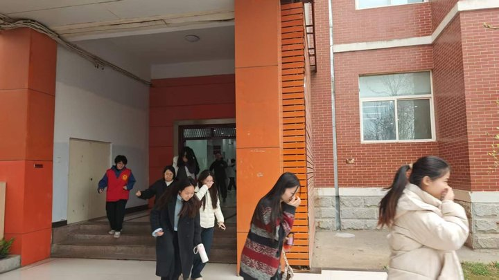 教育与艺术学院开展消防疏散演练活动